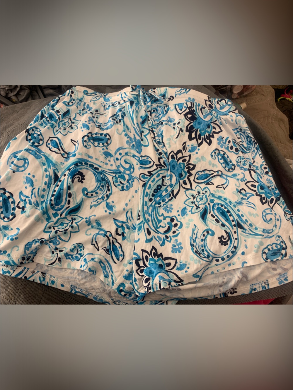 Liz Claiborne White and Blue Paisley Sleepwear Top
